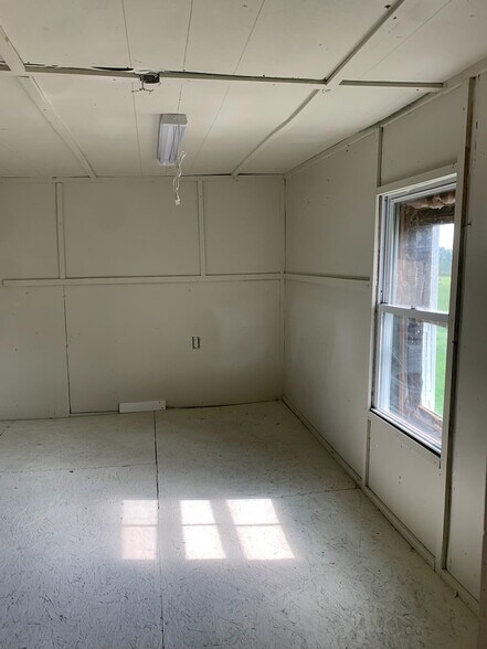 Storage - 27 Exeter Rd