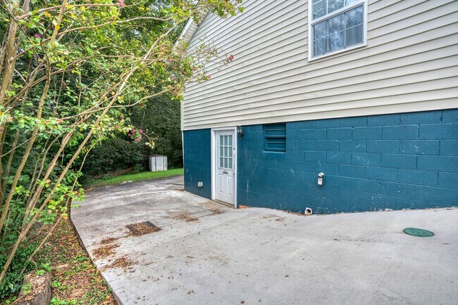 Building Photo - 408 Martin St