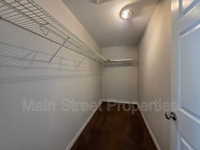 Building Photo - 8510 Pond Ave