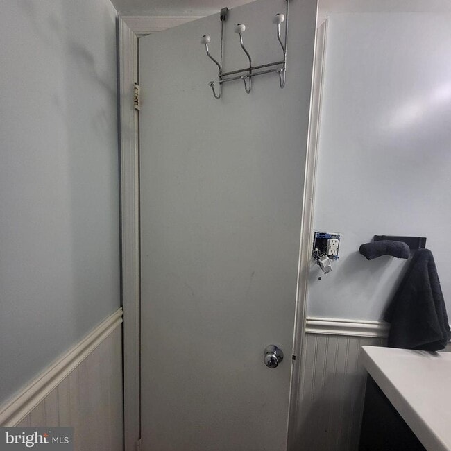 Building Photo - 5800 Cove Landing Rd