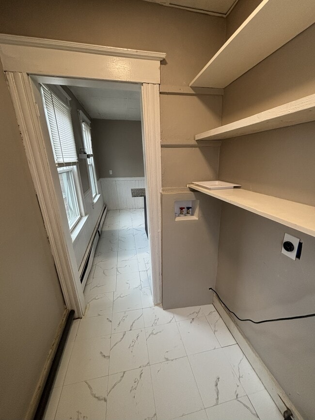 Building Photo - 154 Daly Ave