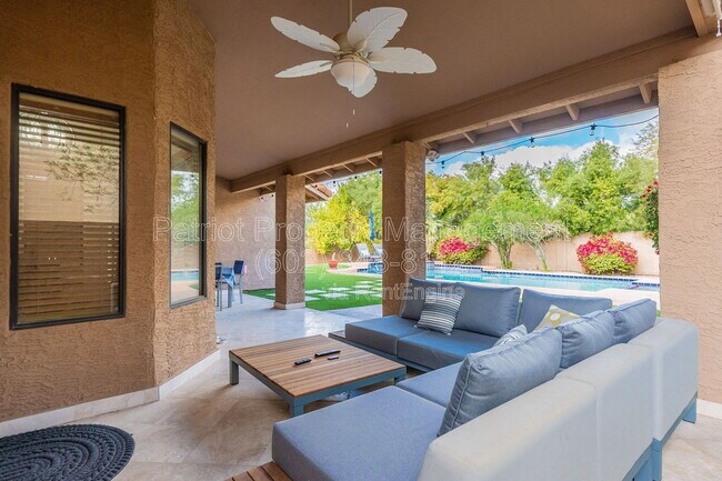 Building Photo - 9910 E Sutton Dr