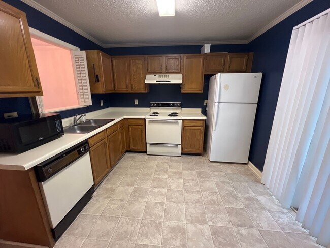Building Photo - 2 Bedroom Townhouse