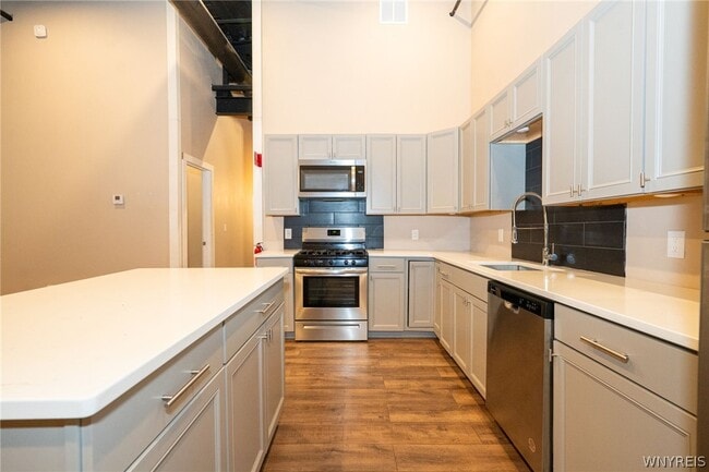 Building Photo - 2335 Main St