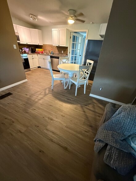 Building Photo - 10495 118th Ave