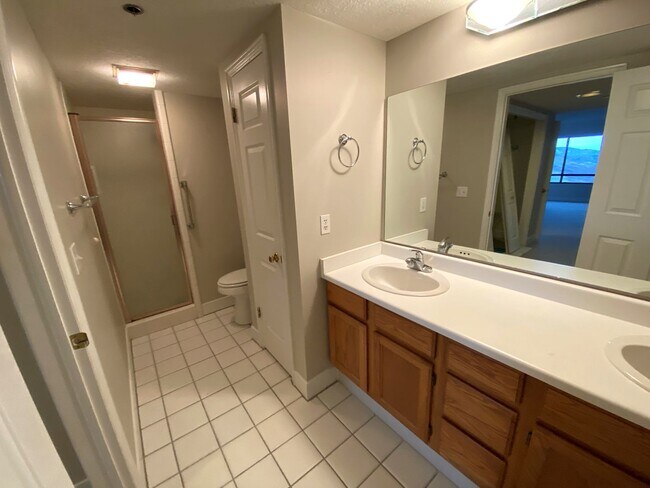 Building Photo - 2 Bed 2 Bath Condo in Bench Tower Condomin...