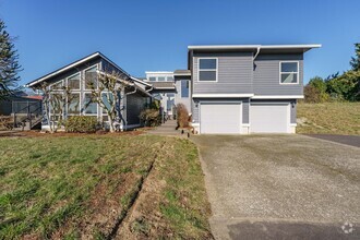 Building Photo - One of a Kind Split Level 3 Bedroom 2.5 Ba...