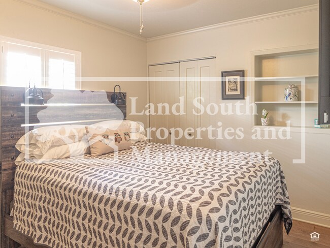 Building Photo - 327 Easton Dr