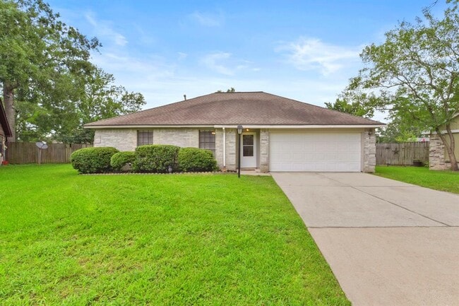 Building Photo - 2035 Woodhue Dr