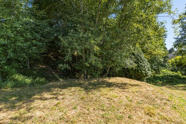 Building Photo - 3 Bd., 2.5 B., home near Barkley Village s...