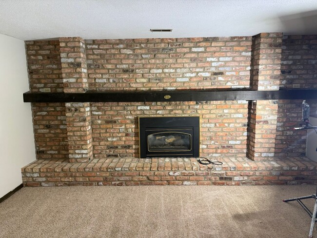 Building Photo - Awesome 3 bed unit