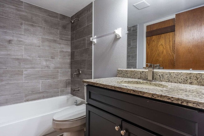 Building Photo - Minutes from UCF | Updated 4BR/3BA Home with Private Fenced Backyard