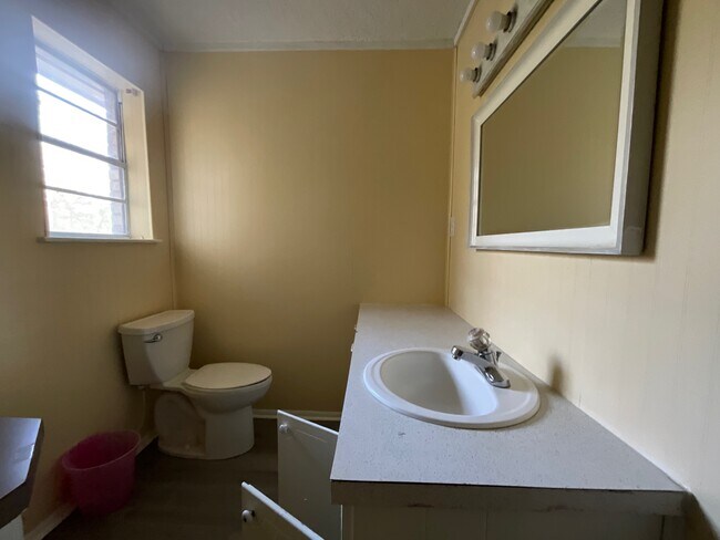 Building Photo - 1361 Shady Ln