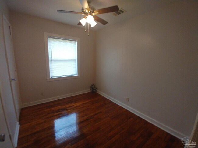 Building Photo - 203 Brigadier St