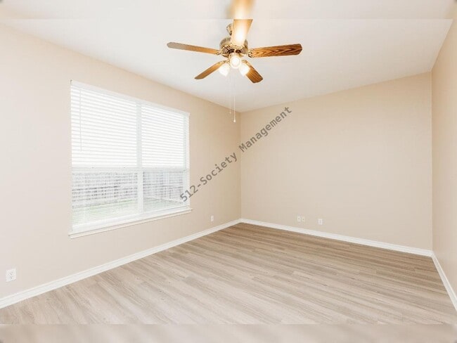 Building Photo - 212 Sandstone Dr