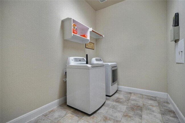 Building Photo - 19800 Moorlynch Ave