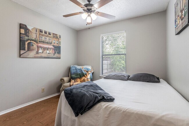 Building Photo - RENOVATED 3-BEDROOM IN NORTHWEST CROSSING