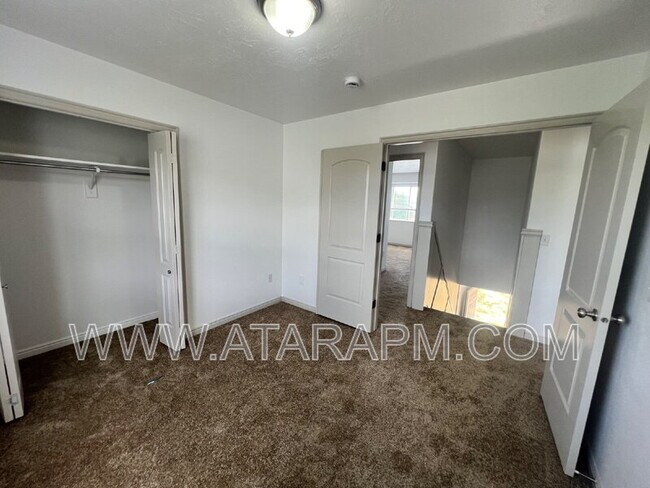 Building Photo - 574 Northlake Dr