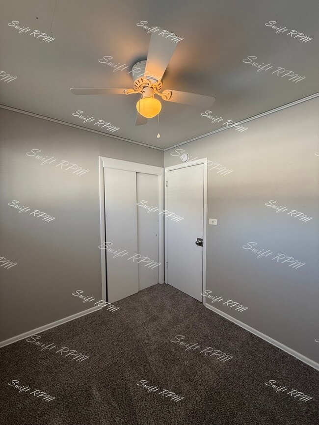 Building Photo - 7003 E 113th St