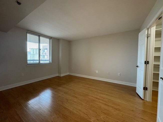 Building Photo - Bright And Spacious 2 Bed 2 Bath Condo In ...