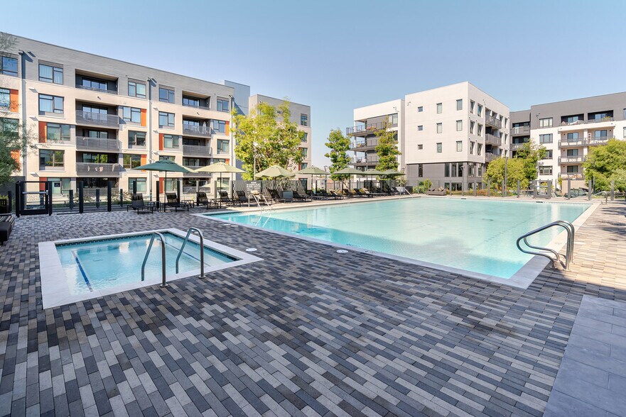 Building Photo - 3560 Rambla Pl
