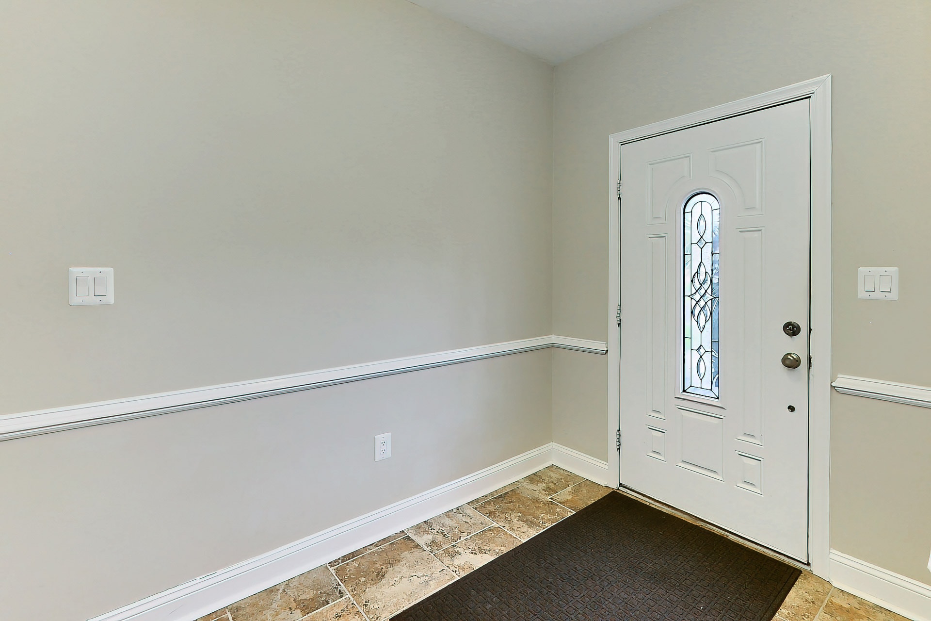 Large Foyer w/Closets - 2022 N Culpeper St