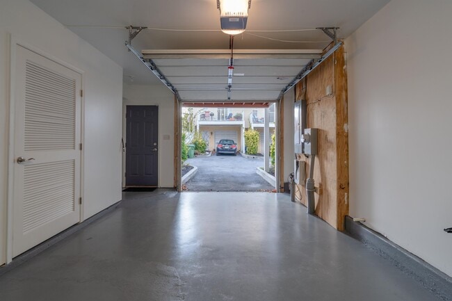 Building Photo - 132 N Duncan St