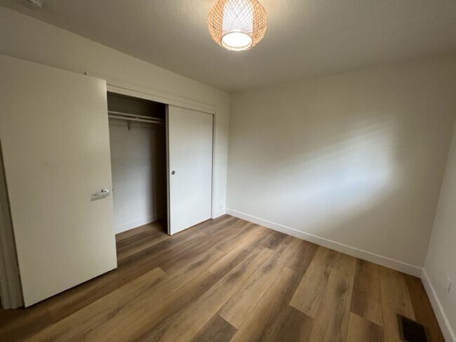 Building Photo - Beautiful Home on a quiet street