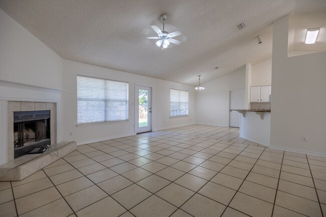 Building Photo - Beautiful Open Floor Plan
