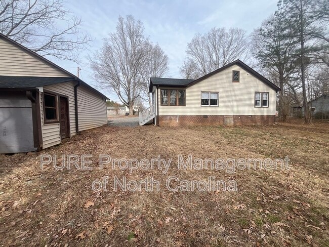 Building Photo - 3355 E Ridge Rd