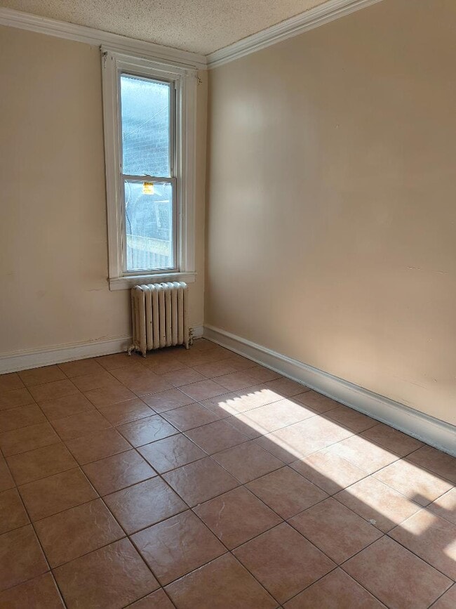 Building Photo - 616 E Wyoming Ave