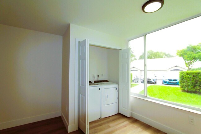 Building Photo - 2890 N Oakland Forest Dr