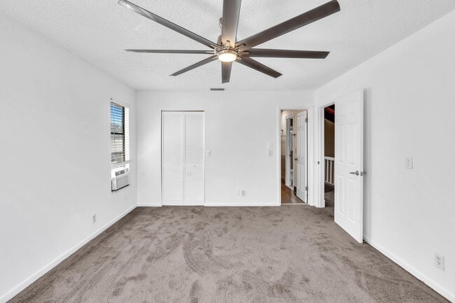 Building Photo - 2433 Southridge Rd