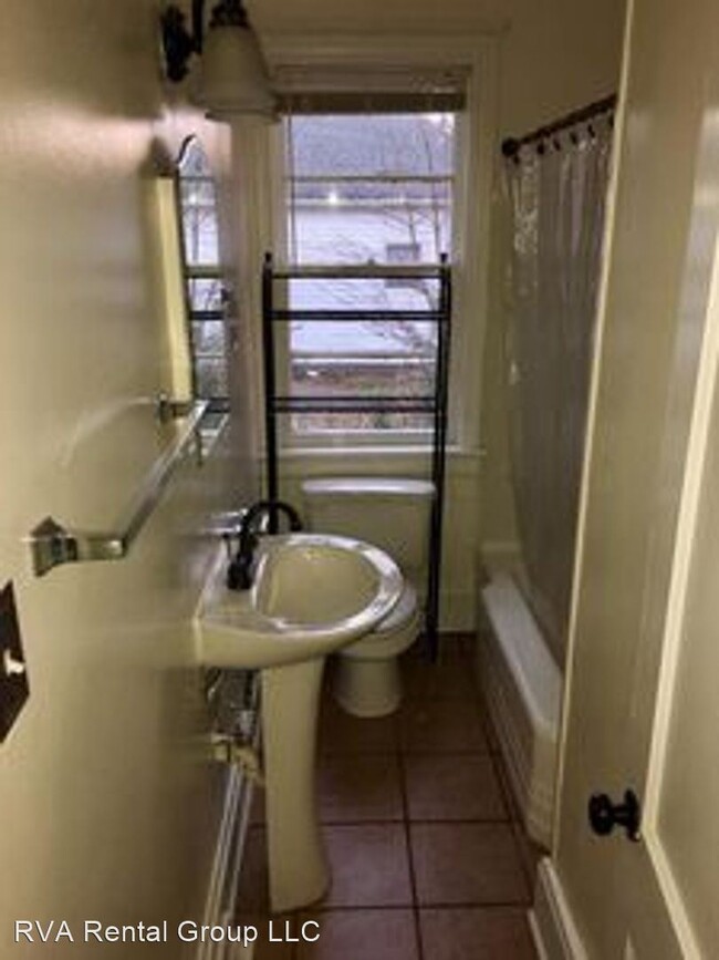 Building Photo - 3 br, 1 bath House - 14 N Lake Ave