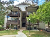 Building Photo - 2 bed 1 bath 2nd floor condo for rent. No ...