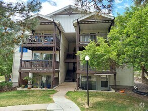 Building Photo - 2 bed 1 bath 2nd floor condo for rent. No ...