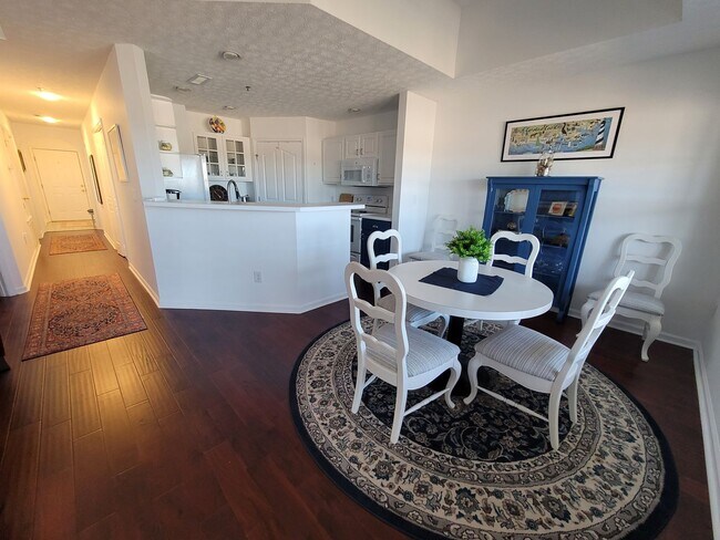 Building Photo - Welcome to our stunning 3-bedroom, 2-bathroom condo located in the beautiful city of Wilmington, NC.