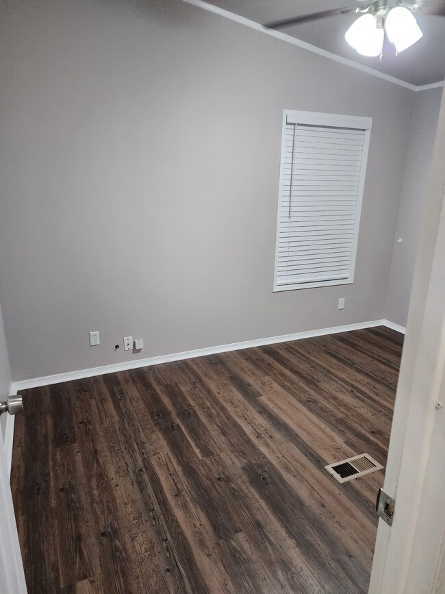 Building Photo - 640 Houston St