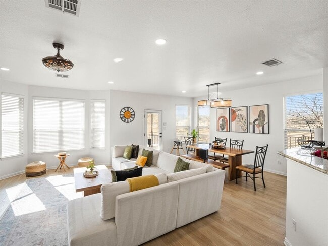 Building Photo - 4378 Green Tree Dr