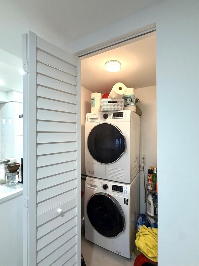 Building Photo - 3550 Galt Ocean Dr