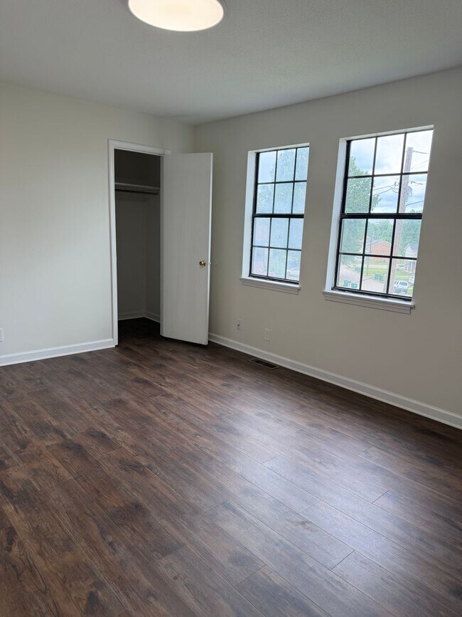 Building Photo - 00401