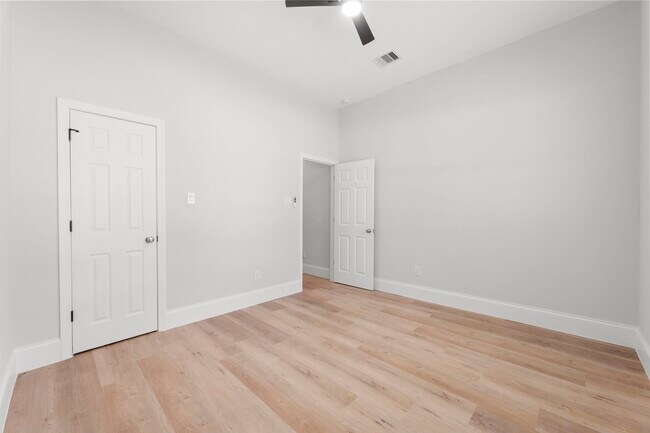 Building Photo - 3532 White Oak Point Dr