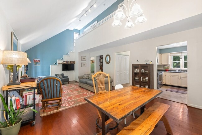 Building Photo - Charming 3br 2ba Saltbox Home in Peaceful,...