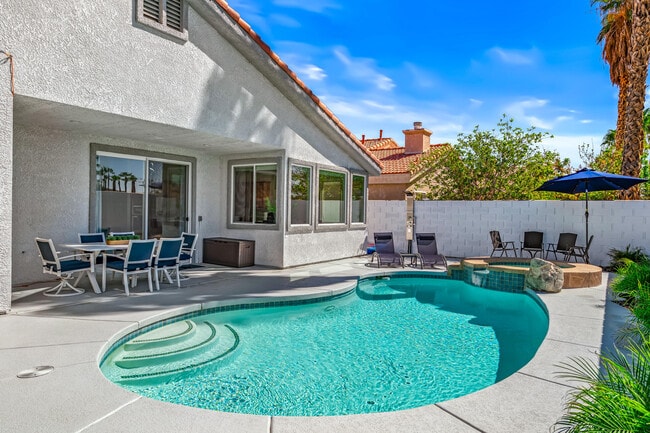 Building Photo - 79535 Dandelion Dr