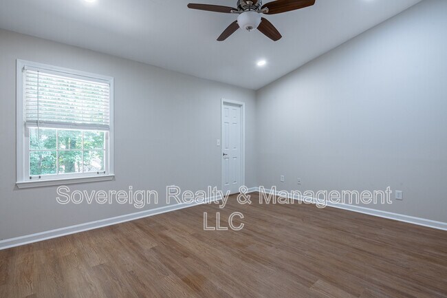 Building Photo - 3994 Elm St