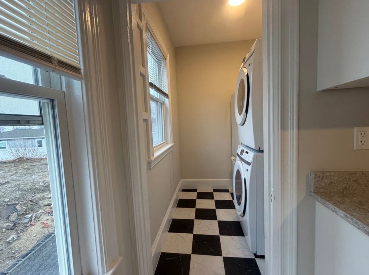 Building Photo - 10 Lambert Ave