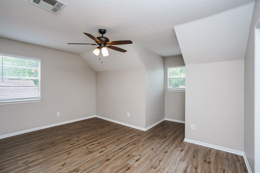 Building Photo - 3542 Lindenfield Dr