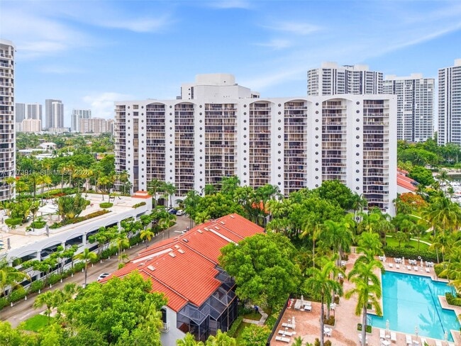 Building Photo - 3610 Yacht Club Dr