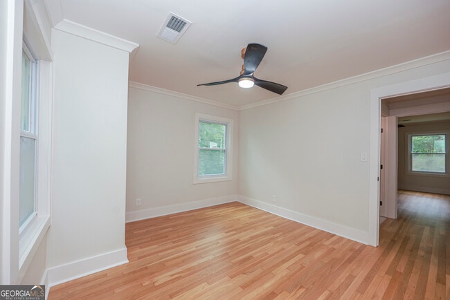 Building Photo - 2908 N Hills Dr NE