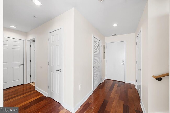 Building Photo - 22 S Front St